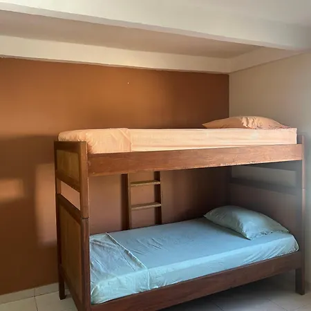Garden Serenity Bunk With Private Bath Near Airport Cartagena