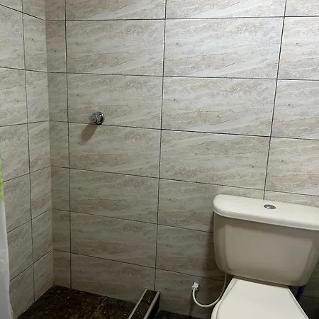 Habitación en casa particular Garden Serenity Bunk With Private Bath Near Airport *